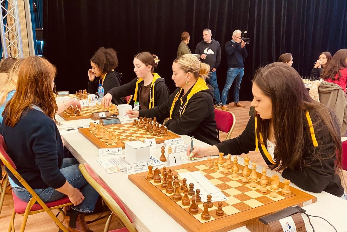Interclubs Maintien en Top 12 féminin pour l'équipe de Poitiers-Migné Échecs. De gauche à droite, Beloslava Krasteva (Grand-Maitre International Féminin), Inès Leriche, Jeanne Barbotte, Anaelle Carnet et Nay Djedidi