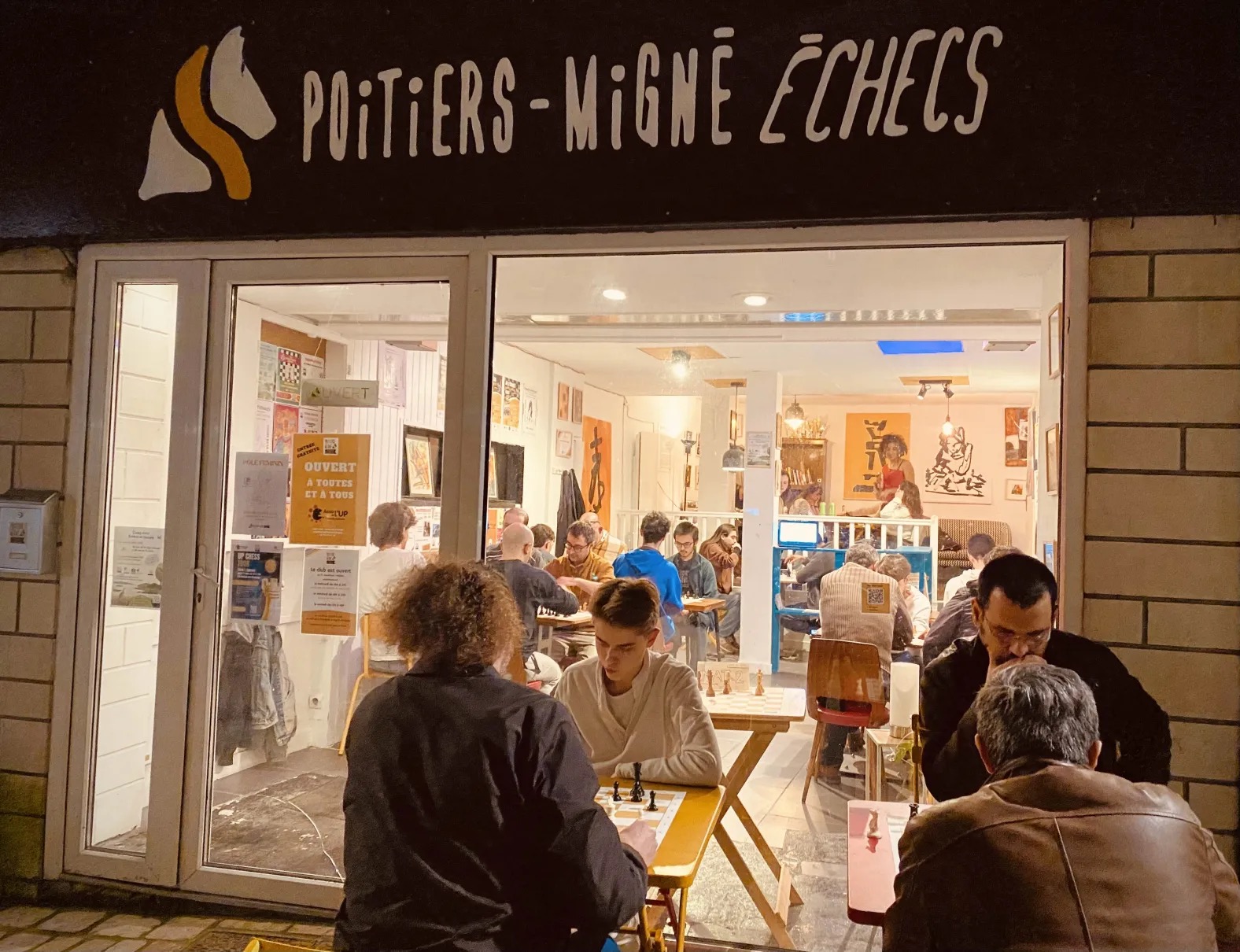 Clubs d'échecs à Poitiers et dans la Vienne : le guide complet Les clubs affiliés à la Fédération Française des Échecs permettent de pratiquer les échecs en loisir comme en compétition.