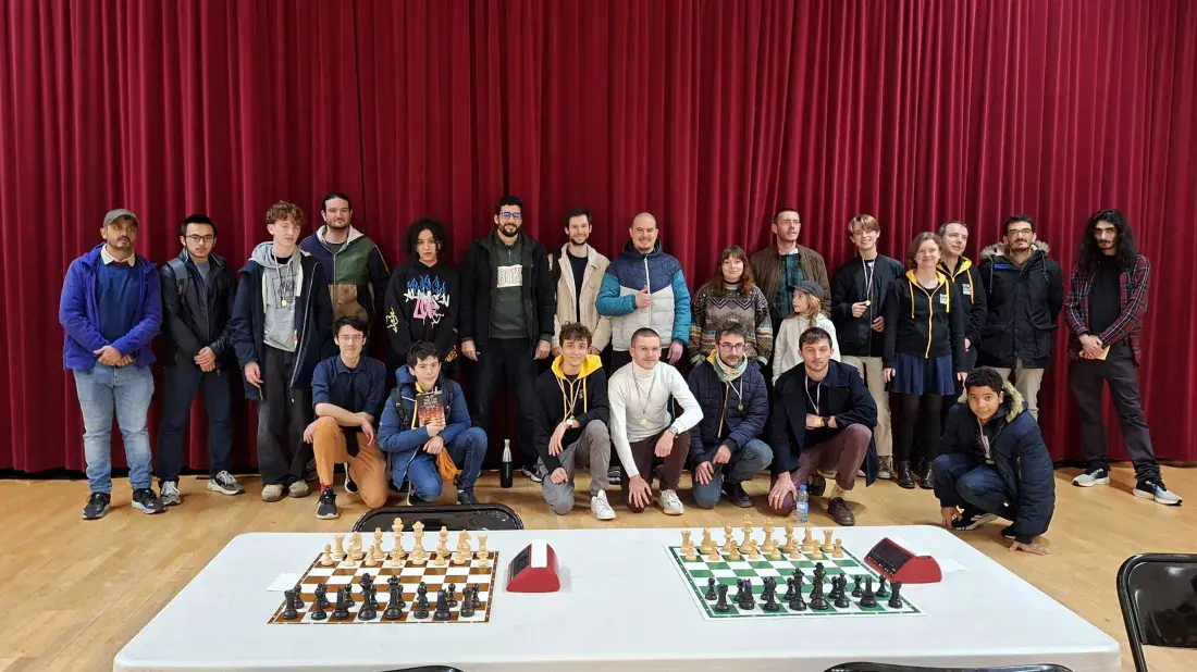 Jouer aux échecs en compétition Cérémonie de remise des prix d'un tournoi d'échecs organisé par Poitiers-Migné Échecs